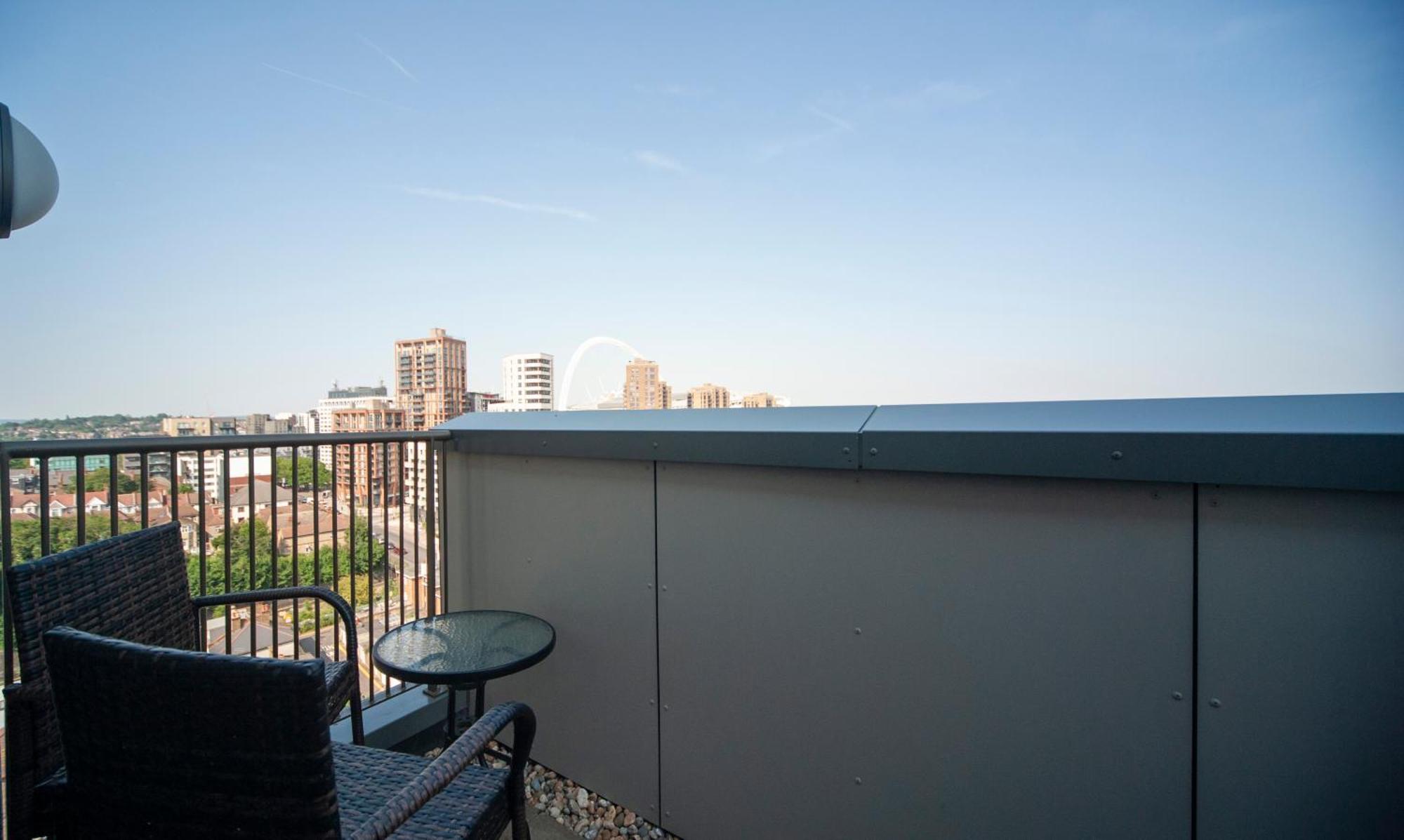 Top Floor Apt - 2 Bed/2 Bath + Private Balcony Londýn Exteriér fotografie