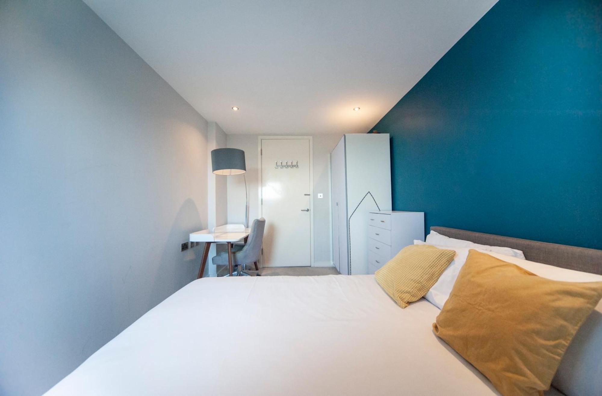 Top Floor Apt - 2 Bed/2 Bath + Private Balcony Londýn Exteriér fotografie