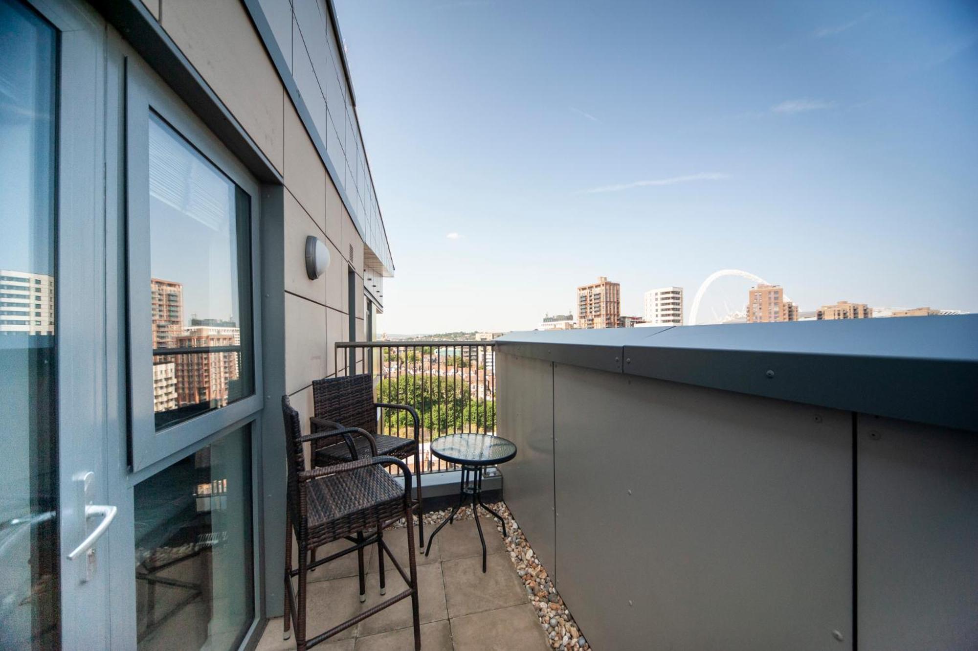 Top Floor Apt - 2 Bed/2 Bath + Private Balcony Londýn Exteriér fotografie