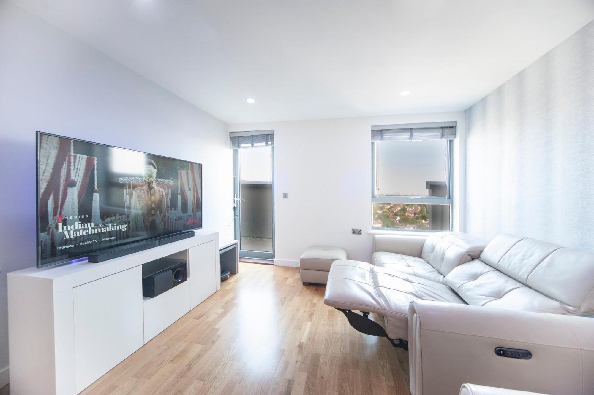 Top Floor Apt - 2 Bed/2 Bath + Private Balcony Londýn Exteriér fotografie
